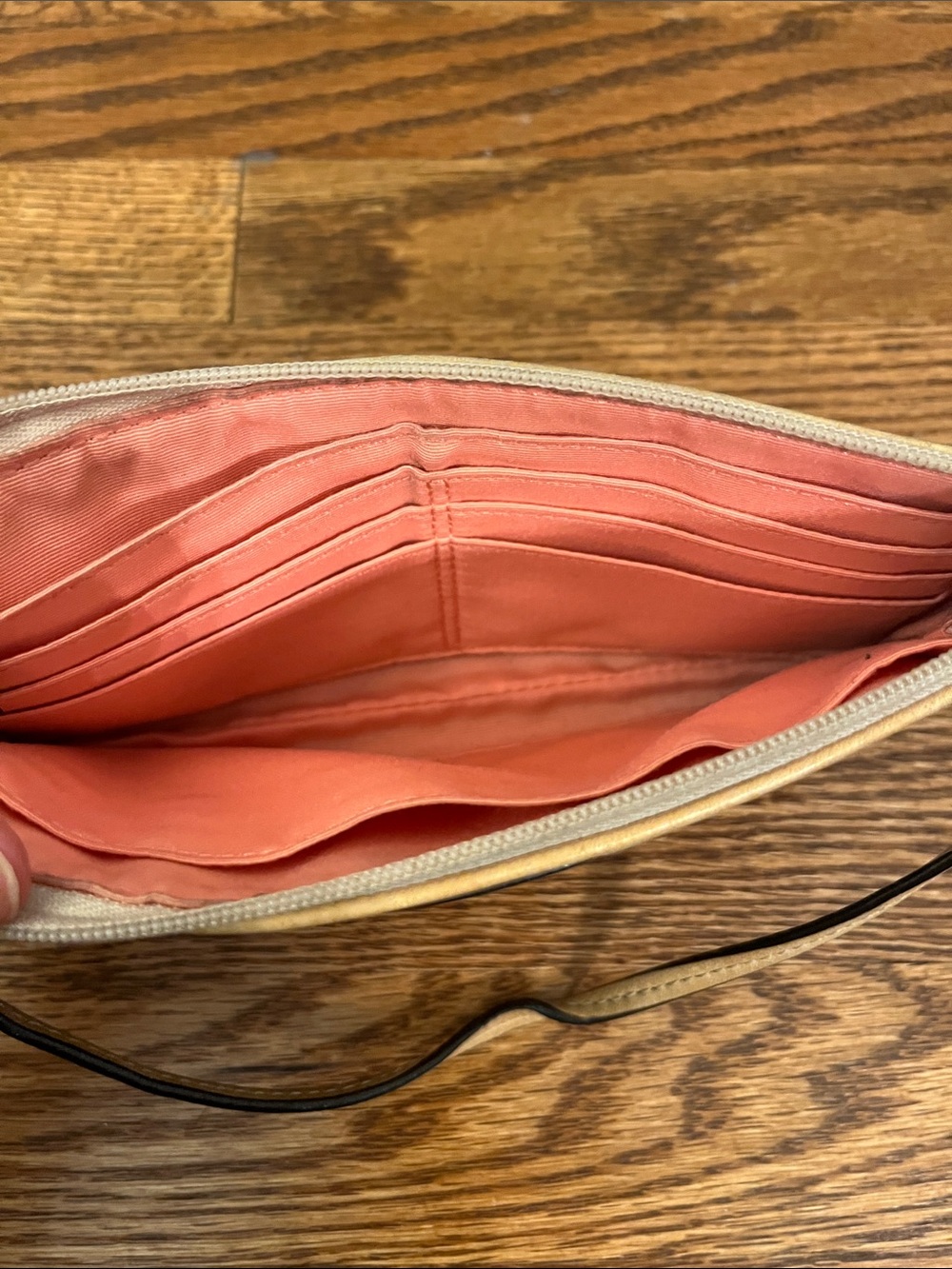 Vintage Y2K Coach signature fabric pleated wristlet with leather trim - Picture 5 of 9